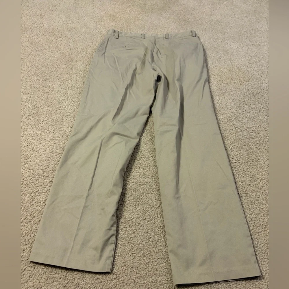 Dockers Men's relaxed fit Khaki Chinos
